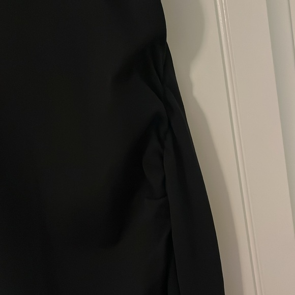 NWT black fitted dress sleeveless cinching on the side - Picture 6 of 8